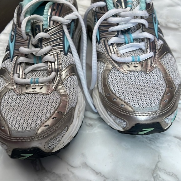 Brooks Ariel Athletic Training Shoe Womens Size 8 White - Picture 9 of 9